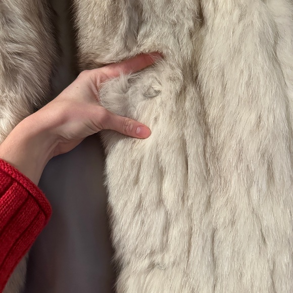 SAGA Fox Genuine Vintage Fur Coat - Small - Picture 8 of 13